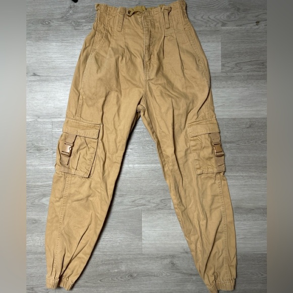 Forever 21 Women's Tan Cargo Pants - Picture 1 of 5